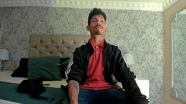 NoaahTylor online show from April 22, 3:20 am