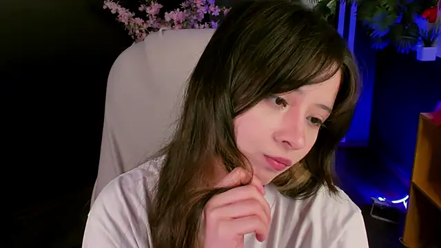 Snapshot of May_Ling chatting on July 16, 11:27 am May Ling online show from July 16, 11:27 am
