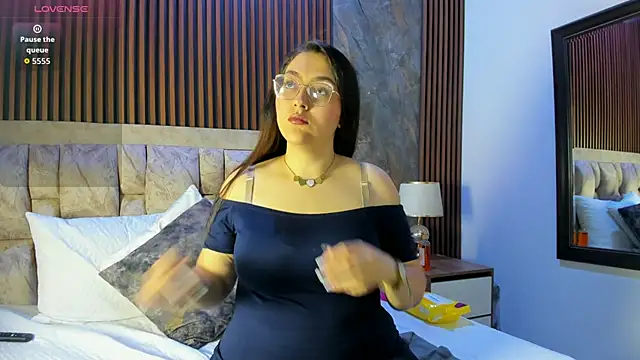 aria kai  online show from March 23, 1:48 pm