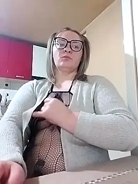 HotStepmommy4 online show from March 20, 10:25 pm