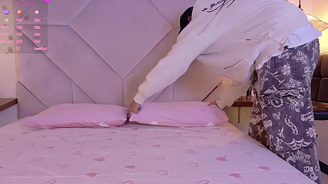 Sateh and Hikary online show from April 13, 8:25 pm