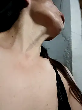 Layla Zaid online show from March 3, 1:34 am