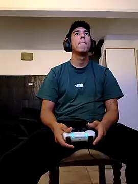 Snapshot of mamichula266 chatting on April 6, 1:36 am mamichula266 online show from April 6, 1:36 am