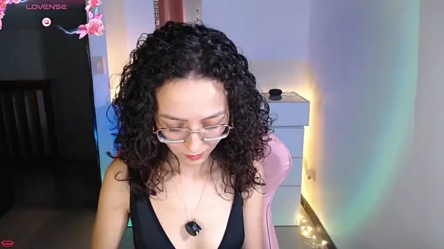 Snapshot of Alexia--27 chatting on February 22, 2:02 am Alexia--27 online show from February 22, 2:02 am