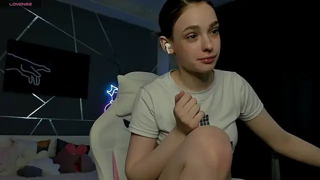 Snapshot of naomi_reiss chatting on May 26, 1:23 am naomi reiss online show from May 26, 1:23 am