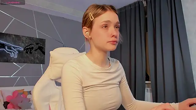 naomi reiss online show from July 16, 1:44 am