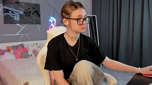 naomi reiss online show from July 21, 1:41 am
