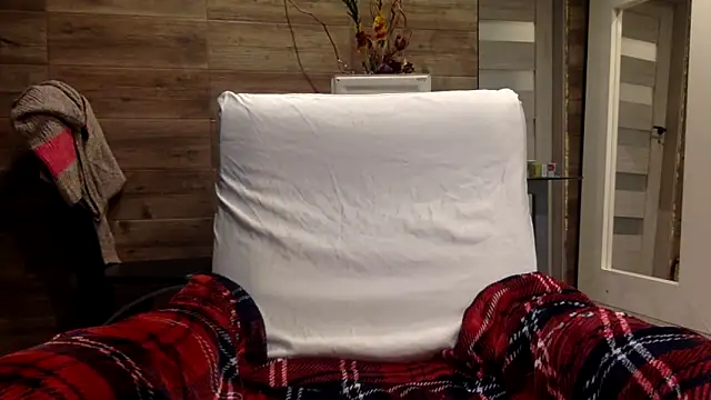Snapshot of czarnula8 chatting on April 28, 8:36 pm czarnula8 online show from April 28, 8:36 pm