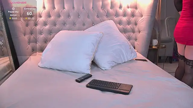 RubyReeves online show from March 1, 6:37 am