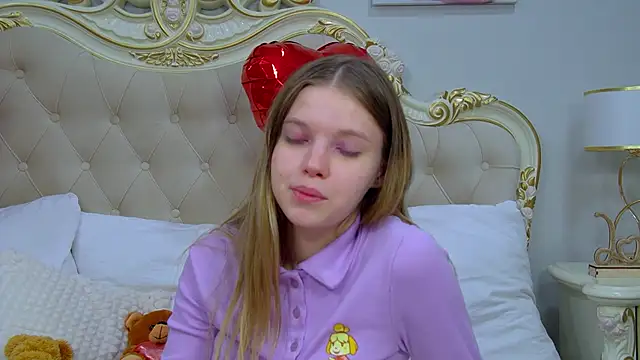 HallyBradley online show from March 3, 11:16 am