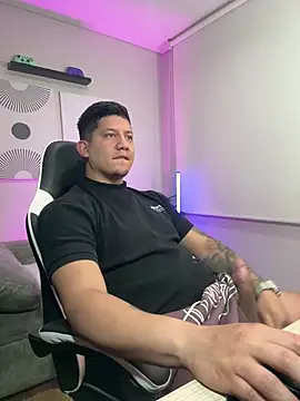 Snapshot of _robertobaggioo chatting on February 22, 12:26 pm robertobaggioo online show from February 22, 12:26 pm