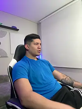 Snapshot of _robertobaggioo chatting on March 4, 12:00 pm robertobaggioo online show from March 4, 12:00 pm