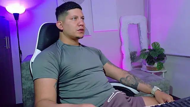  robertobaggioo online show from June 25, 1:48 pm