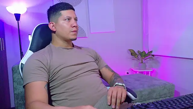  robertobaggioo online show from July 20, 12:40 pm