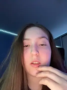 LixuryBaby online show from March 4, 7:20 pm