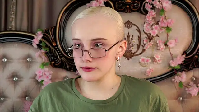 KirstinMcgeady online show from April 22, 11:12 am