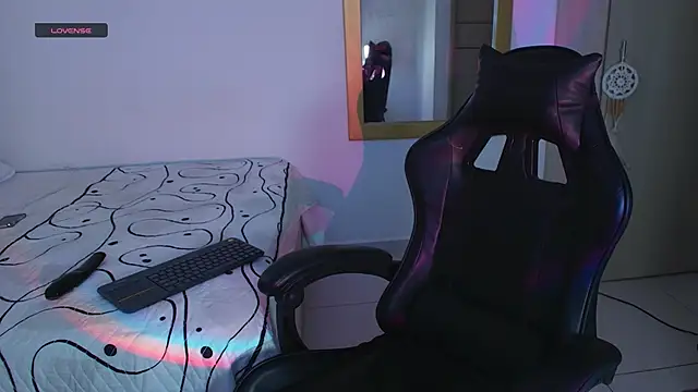 tana luux online show from March 10, 8:14 pm