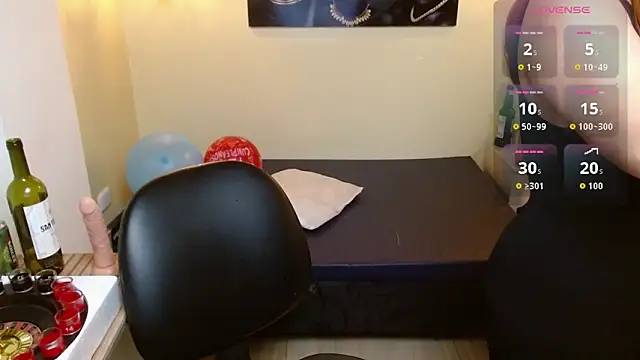 Eve Bennett online show from April 20, 6:31 pm