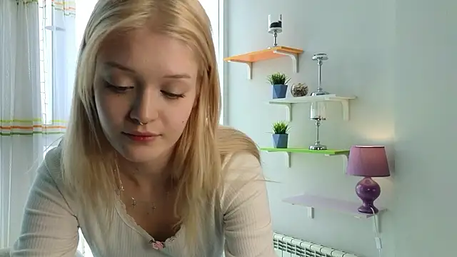 Snapshot of TaraBomstad chatting on February 28, 9:10 am TaraBomstad online show from February 28, 9:10 am