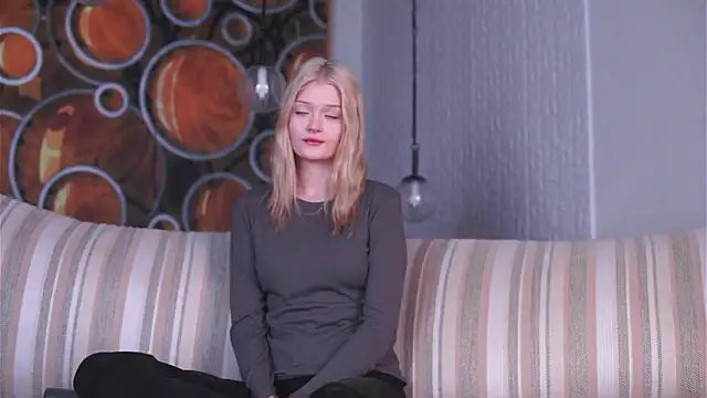 Snapshot of TaraBomstad chatting on March 8, 5:11 am TaraBomstad online show from March 8, 5:11 am