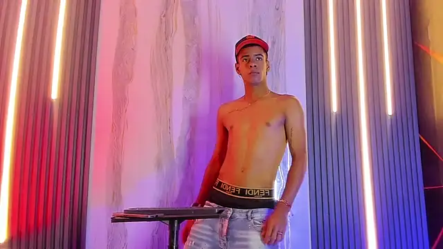 Vicky and Jeyco online show from February 16, 8:38 pm