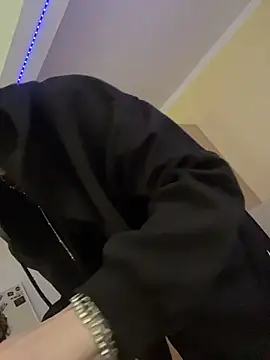 Milli-Kiss online show from February 18, 2:02 pm