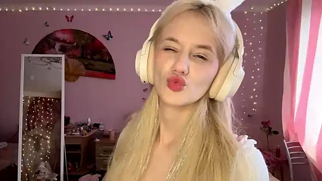 MelissaZaria online show from April 24, 6:38 am