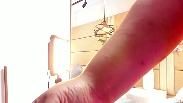 Snapshot of VanessaLanz chatting on May 4, 12:23 pm VanessaLanz online show from May 4, 12:23 pm