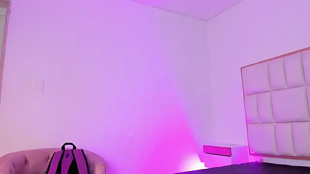 Snapshot of Violetta-foxx chatting on May 5, 7:44 pm Violetta-foxx online show from May 5, 7:44 pm