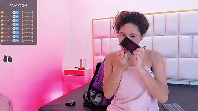 Snapshot of Violetta-foxx chatting on May 15, 7:43 pm Violetta-foxx online show from May 15, 7:43 pm