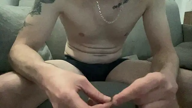 lechouilleur44 online show from April 14, 2:12 pm