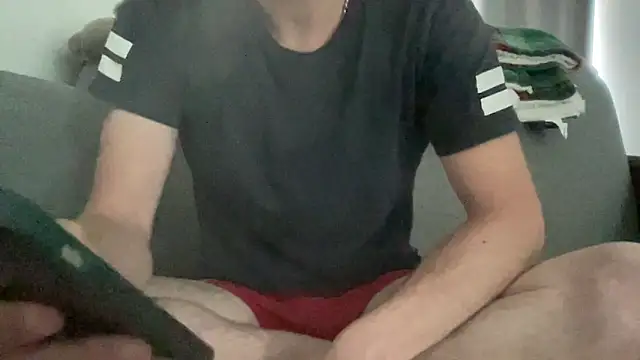 lechouilleur44 online show from April 27, 8:45 am