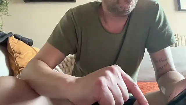 postman592 online show from April 28, 5:40 pm