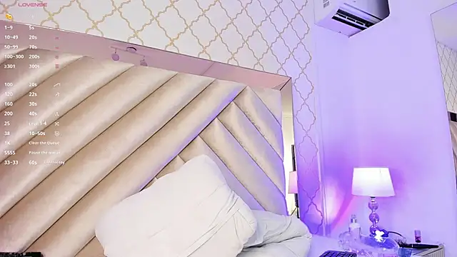 SarahRizof online show from April 23, 11:31 am