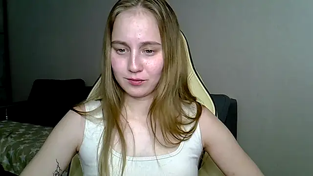 christimontero online show from February 16, 11:28 am