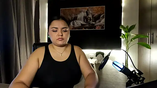 AzaraOnyx online show from June 18, 1:04 pm