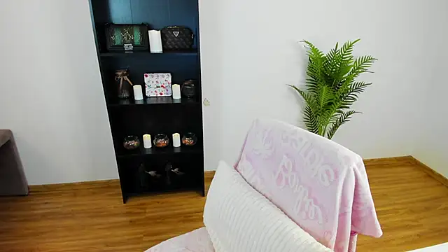 khloe starrr online show from April 16, 1:01 pm