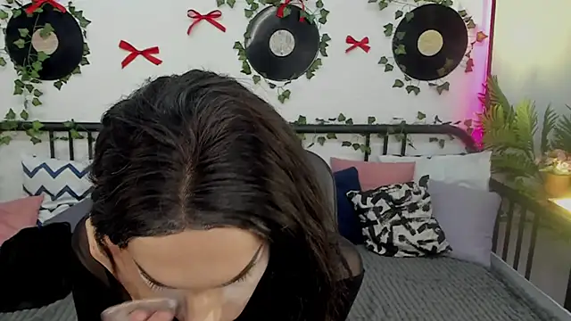 Snapshot of MadisonEsprit chatting on March 3, 3:12 am MadisonEsprit online show from March 3, 3:12 am