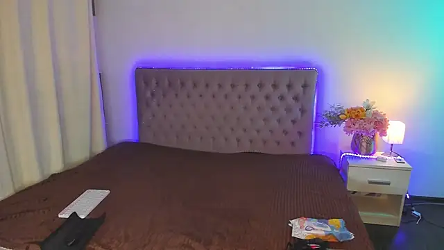 Snapshot of AmandaHoppe chatting on April 27, 5:05 am AmandaHoppe online show from April 27, 5:05 am
