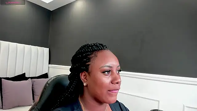 laia fisher  online show from April 27, 3:15 am