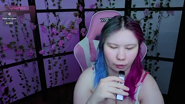 Snapshot of kitsune_little chatting on June 14, 11:40 pm kitsune little online show from June 14, 11:40 pm