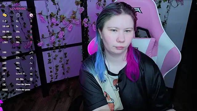 Snapshot of kitsune_little chatting on June 16, 12:13 am kitsune little online show from June 16, 12:13 am