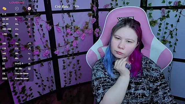 Snapshot of kitsune_little chatting on June 18, 3:07 am kitsune little online show from June 18, 3:07 am