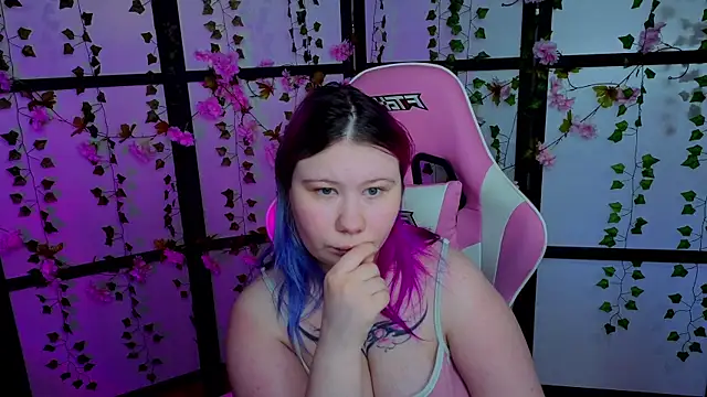Snapshot of kitsune_little chatting on July 23, 10:02 am kitsune little online show from July 23, 10:02 am
