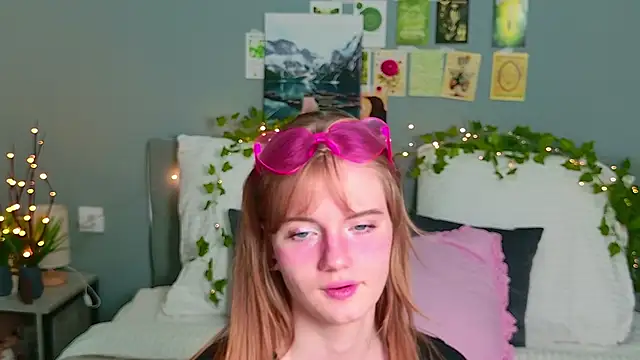ElfieWhite online show from June 14, 7:27 pm