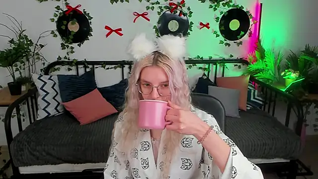 TiffanyPeachi online show from February 26, 10:47 am