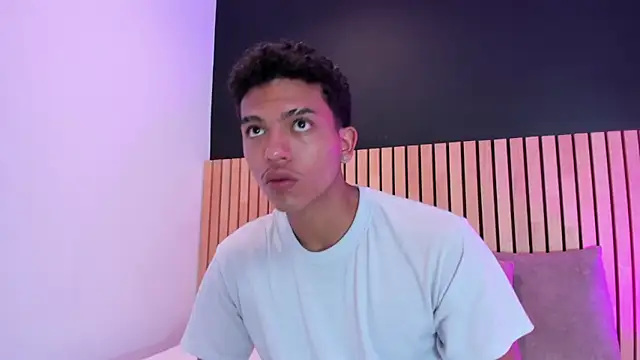 jhoystrong  online show from March 4, 7:31 pm