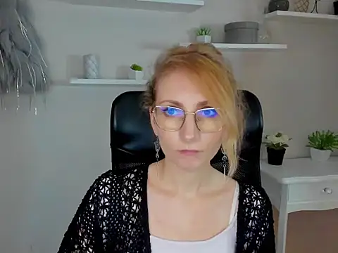 CinderellaMoon online show from February 25, 6:34 am