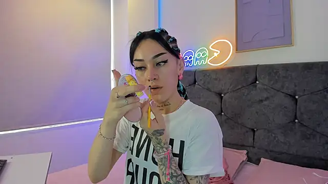 Megan Morphy online show from March 28, 1:22 pm