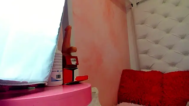 eimmy  skinny online show from March 24, 1:38 pm